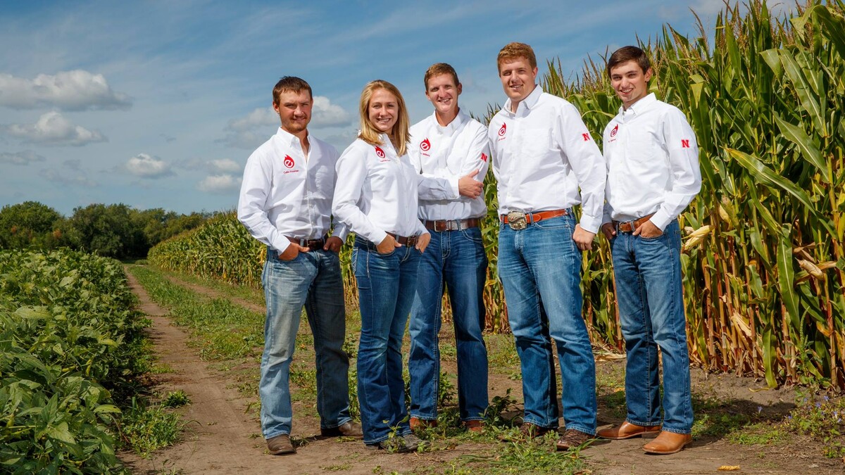 Engler scholarship students. Links to larger image.