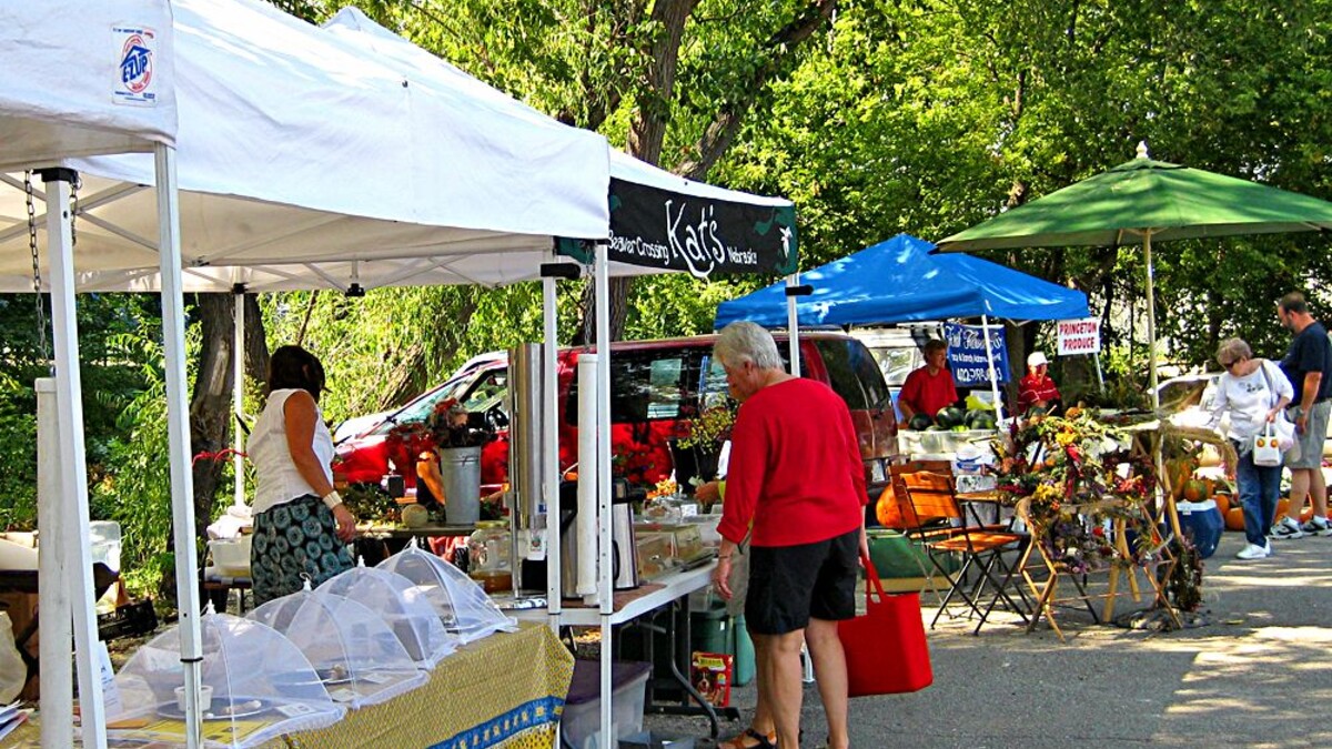 East Campus Discovery Days and Farmer’s Market