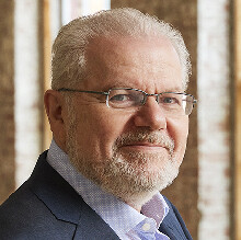 Color portrait of pianist Emanuel Ax.