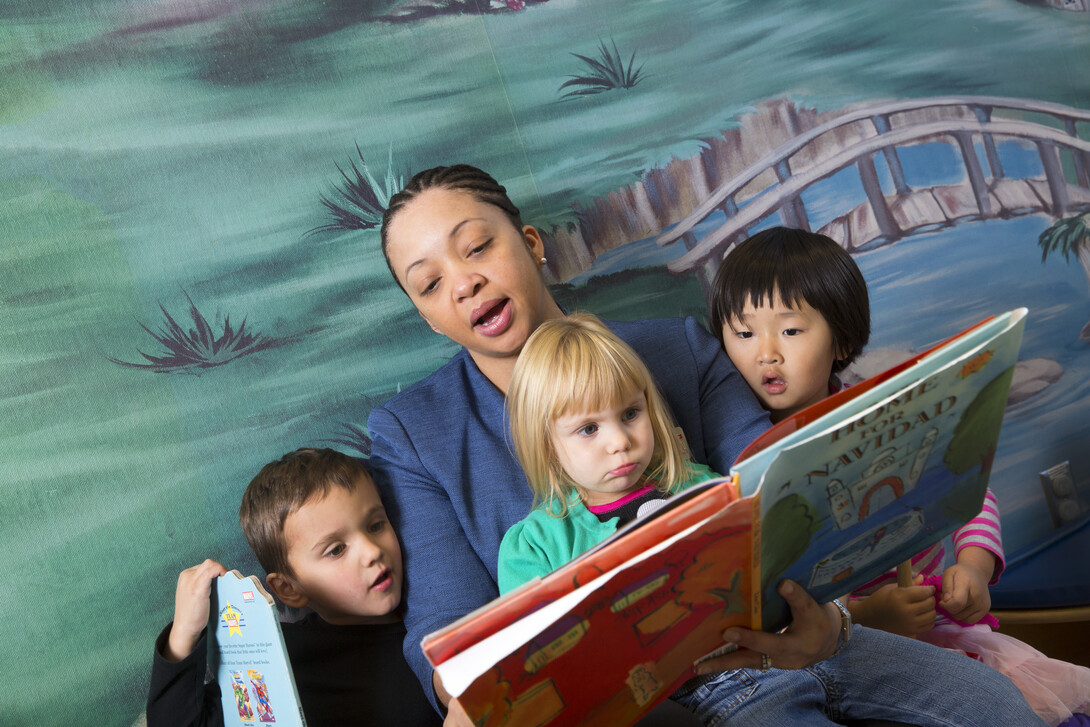 Tonia Durden reading to children. Links to larger image.