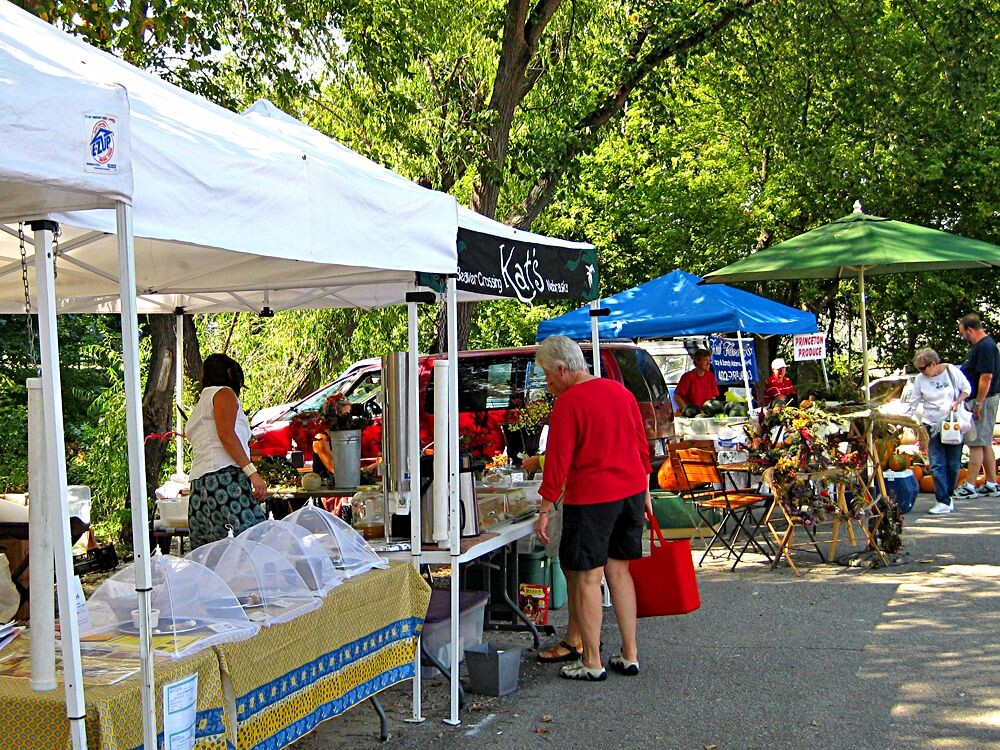 East Campus Discovery Days and Farmer’s Market