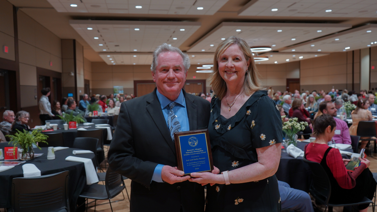 Joel and Kathy Sartore Receive Nebraska Conservation Award | IANR News